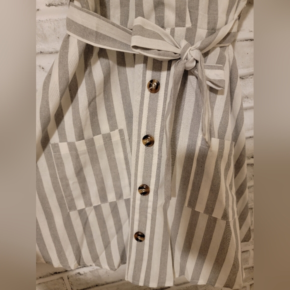 NEW! Casual Short Sleeve, Mini dress w/ Grey Strip and Pockets, Size Large - Picture 8 of 11